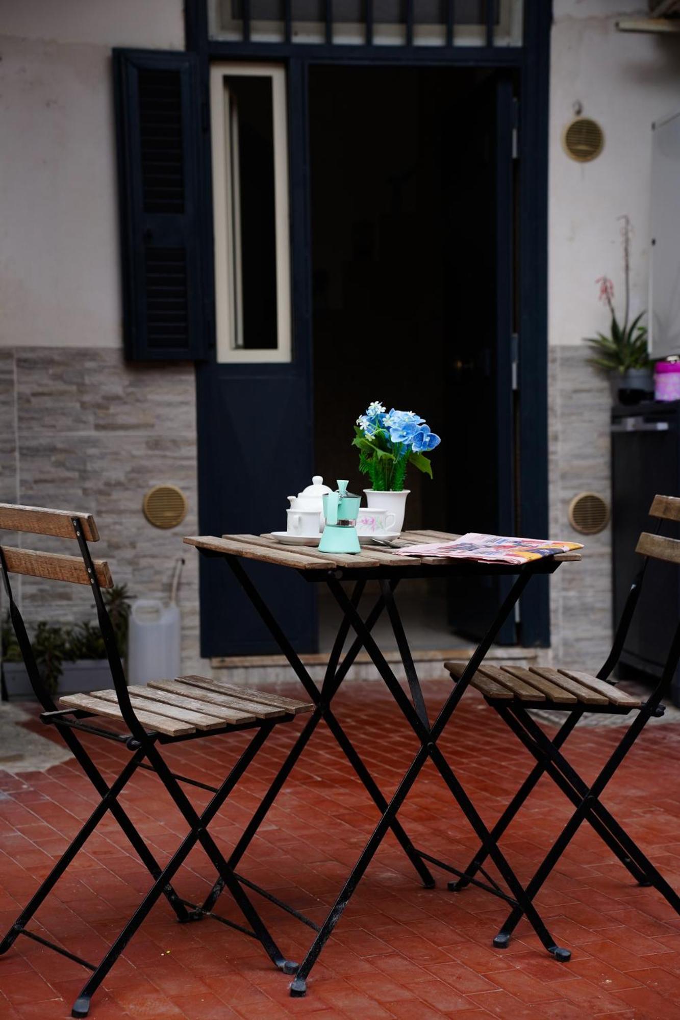 شقة Casa Friends' House Napoli المظهر الخارجي الصورة