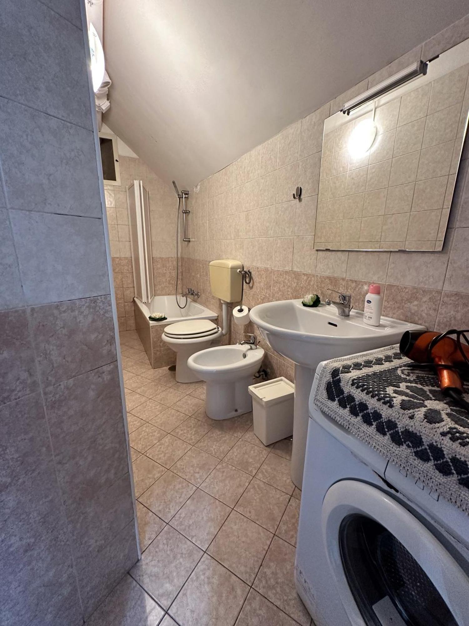 شقة Casa Friends' House Napoli المظهر الخارجي الصورة